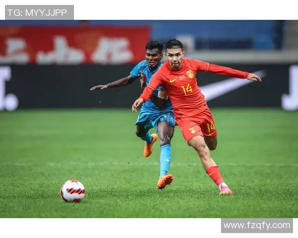 足球星心揭秘：从竞技场到内心世界的深度探索与成长轨迹